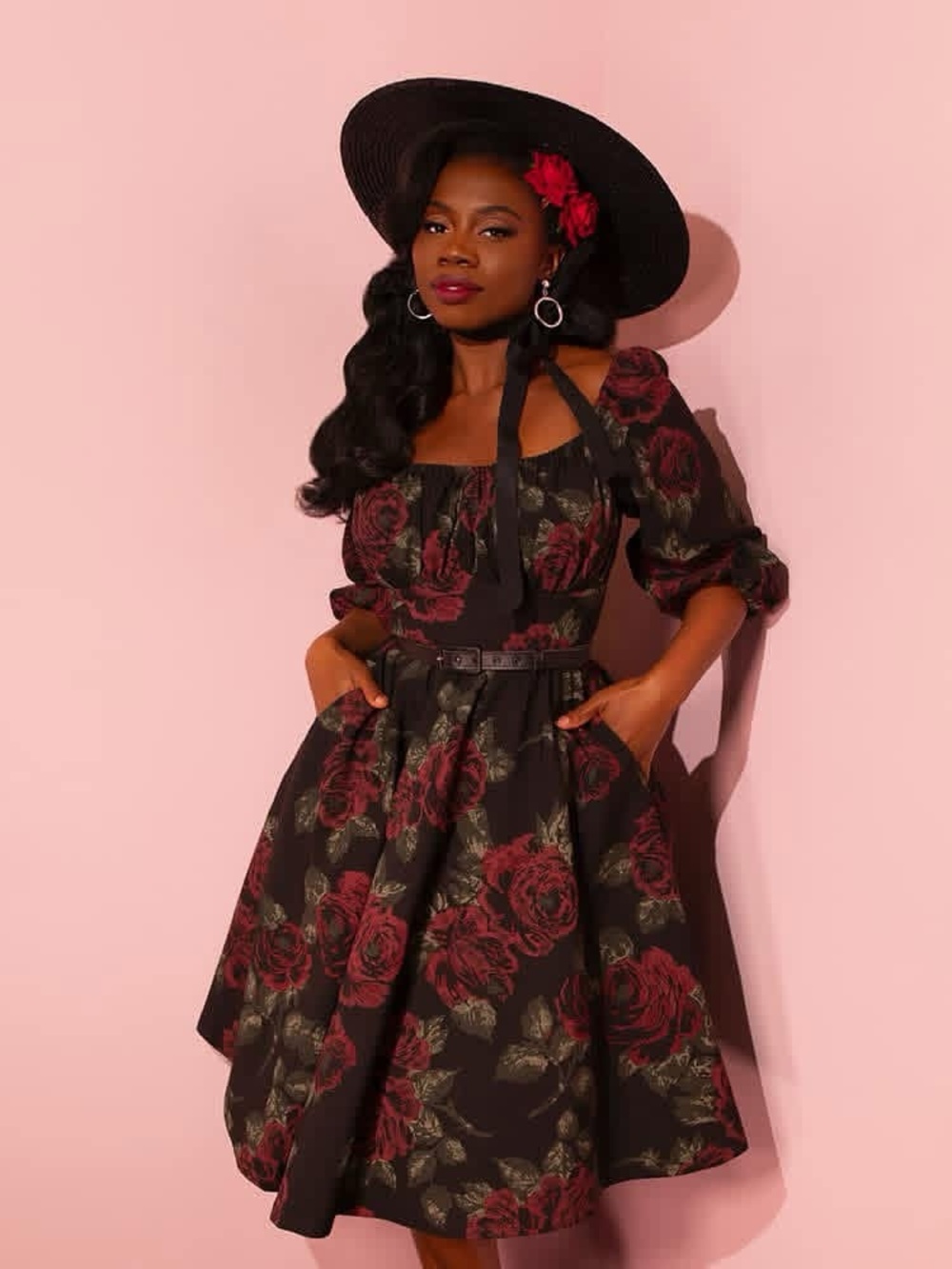 Vacation Dress in Vintage Black Roses